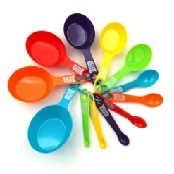 Målebægere & Måleskeer>12 stk. farverige målebægre og skeer sæt sikkert sundt nemt opbevaring gør-det-selv stabelbart indbygget køkken måleværktøj tilfældig farve 12 stk.