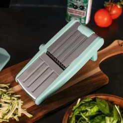 3-i-1 Mandolin - LIVOO - MEN429 - Rostfritt stål - 3 till 9 mm - Avtagbart handtag - Tryckare med spikar - Halkfria fötter