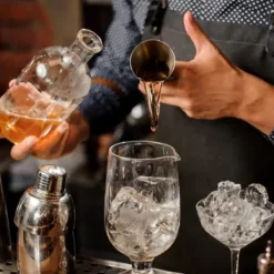 Målebæger i rustfrit stål 2,5 oz (75 ml) med tre volumenskalaer, let at rengøre og holdbart New