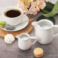 Kaffe- & Tekander>MONA hvid porcelænsmælkekande 80 ml