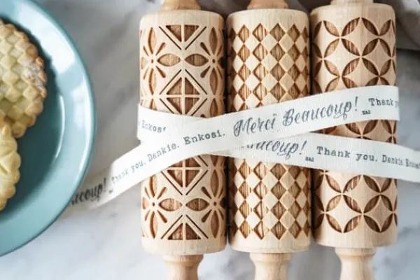 Kageruller>MoodForWood Trækagerulle 25 cm med Håndtag, Sæt med 3, Graveret, Perfekt til Bagning - Geometrisk Mønster