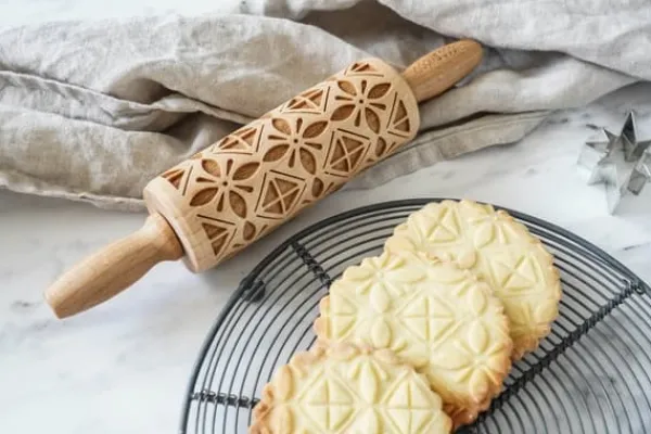 Kageruller>MoodForWood Trækagerulle 25 cm med Håndtag, Sæt med 3, Graveret, Perfekt til Bagning - Geometrisk Mønster