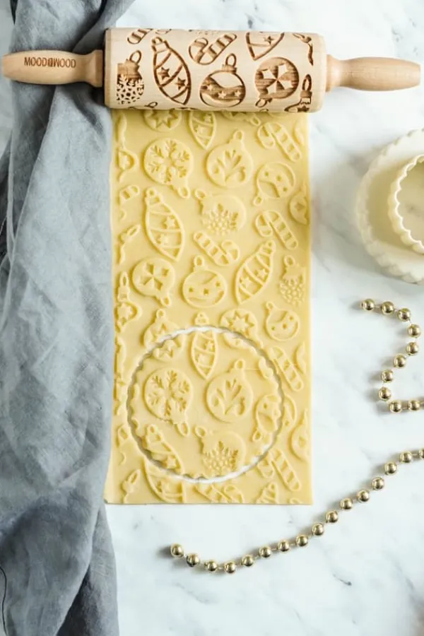 Kageruller>MoodForWood Trækagerulle 25 cm med Håndtag, Sæt med 4, Graveret, Perfekt til Bagning - Julevibrationer Mønster