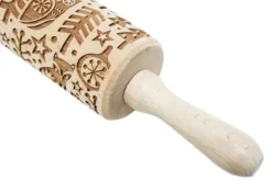 MoodForWood Trækagerulle, Graveret, 43 cm med Håndtag, Perfekt til Bagning - Skandinavisk Julemønster New