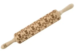 MoodForWood Trækagerulle, Graveret, 43 cm med Håndtag, Perfekt til Bagning - Skotsk Tidselmønster Clearance