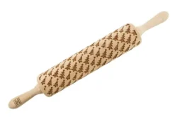 Kageruller>MoodForWood Trækagerulle, Graveret, 43 cm med Håndtag, Perfekt til Bagning - Juletræsmønster