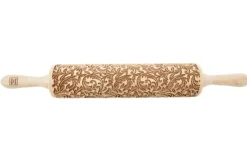 Kageruller>MoodForWood Trækagerulle, Graveret, 43 cm med Håndtag, Perfekt til Bagning - Barokmønster