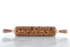 MoodForWood trækagerulle, indgraveret, 43 cm med håndtag, perfekt til bagning - Frohe Weihnachten-mønster Online