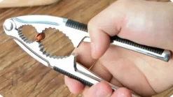 NØDDEKNÆKKER STÆRKT FAST STOFF Hot