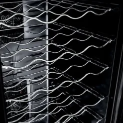 Oriva vinkøleskab 78L | Plads til 28 flasker | Flerfarvet LED med musiksynkronisering | Digital styring | Termoelektrisk køling 8-18°C | Fjernbetjenin | CDON Online