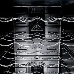 Oriva vinkøleskab 78L | Plads til 28 flasker | Flerfarvet LED med musiksynkronisering | Digital styring | Termoelektrisk køling 8-18°C | Fjernbetjenin | CDON Online