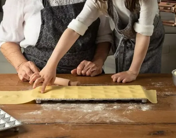 Pastaforme & Pasta-Udstikkere>RAVIOLI FORM MARCATO RUND 24STK. + RULLE