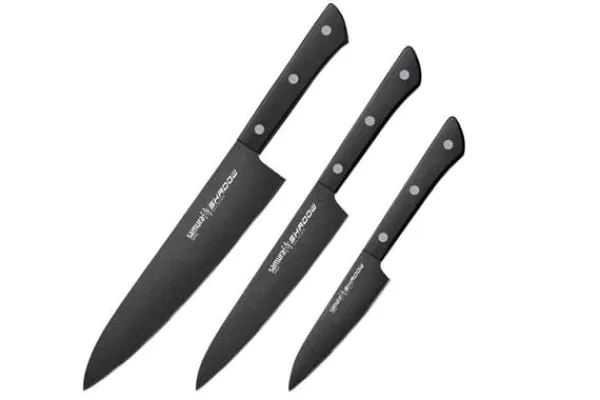 SAMURA Køkkenknive>Shadow køkkenkniv til begyndere, 3-delt knivsæt med 15 cm universalkniv, 9 cm grøntsagskniv og 21 cm kokkekniv. Fremstillet af ægte japansk stå | CDON