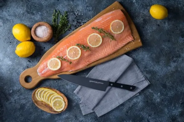 SAMURA Køkkenknive>Shadow køkkenkniv til begyndere, 3-delt knivsæt med 15 cm universalkniv, 9 cm grøntsagskniv og 21 cm kokkekniv. Fremstillet af ægte japansk stå | CDON