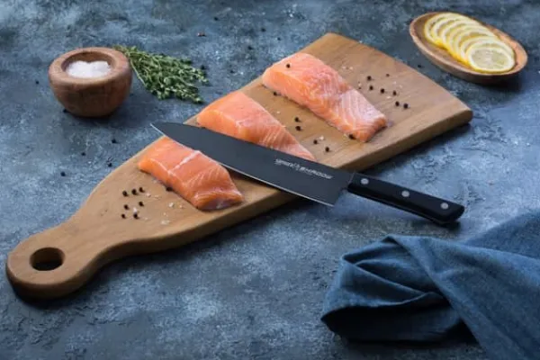 SAMURA Køkkenknive>Shadow køkkenkniv til begyndere, 3-delt knivsæt med 15 cm universalkniv, 9 cm grøntsagskniv og 21 cm kokkekniv. Fremstillet af ægte japansk stå | CDON