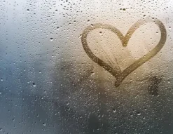 SKÆREBRÆT I GLAS 52x40 HJERTE Clearance