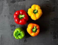 Skærebrætter>SKÆREBRÆT I GLAS 52x40 PEBERFRUGTER