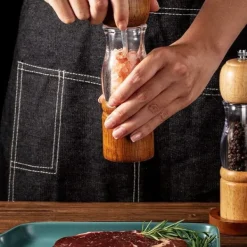 8-tommers Retro Træ Peberkværn med Justerbar Grovhed - Manuel Kværn til Krydderier