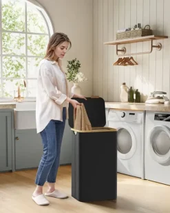 Vasketøjsudstyr>Vasketøjskurv med låg, stor vasketøjskurv, 90 l, aftagelig netforing, Oxford-stof, bambushåndtag, sammenklappelig, 42 x 32 x 70,5 cm, blæksort LCB509 | CDON