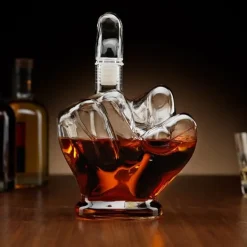 Karafler>Whiskykaraffel med langfinger til alkohol sjov gave til en fyr